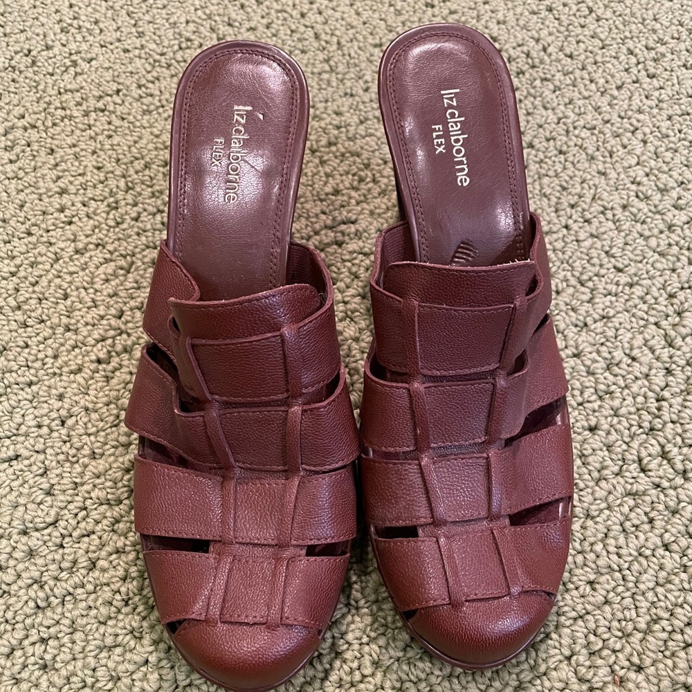 LIZ CLAIBORNE HEEL MULES SIZE 9